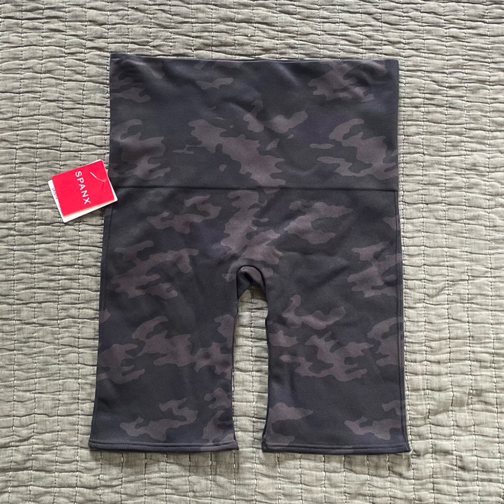 Spanx Look At Me Now Bike Shorts